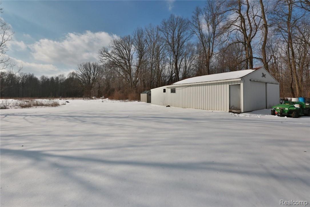 7042 Brophy Road Howell, MI 48855 - Photo 2 of 28 2B8A8048.jpg