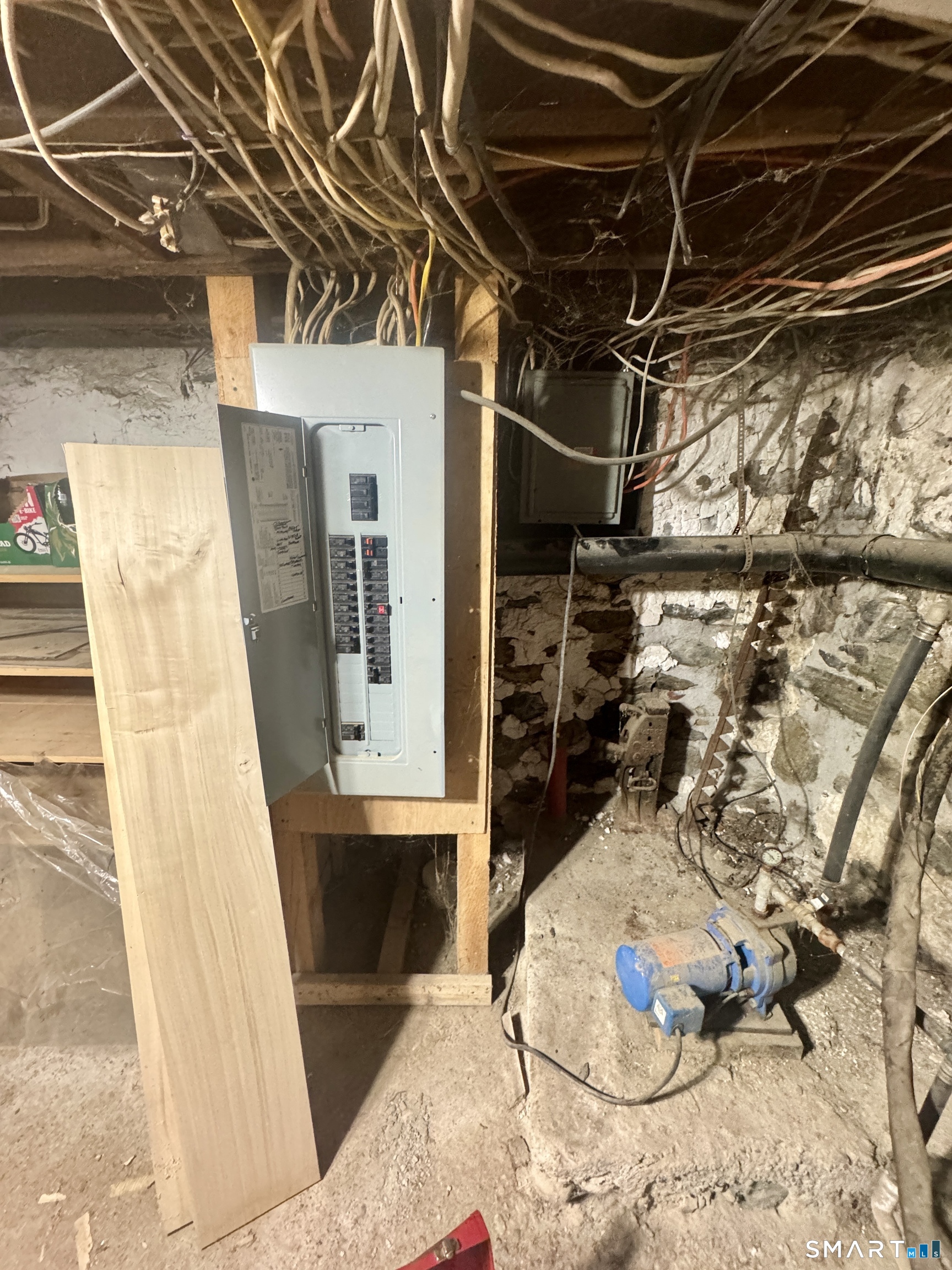 279 Putnam Pike Killingly, CT 06241 - Photo 30 of 39 a view of entryway