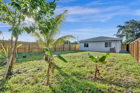 a view of a backyard with green space