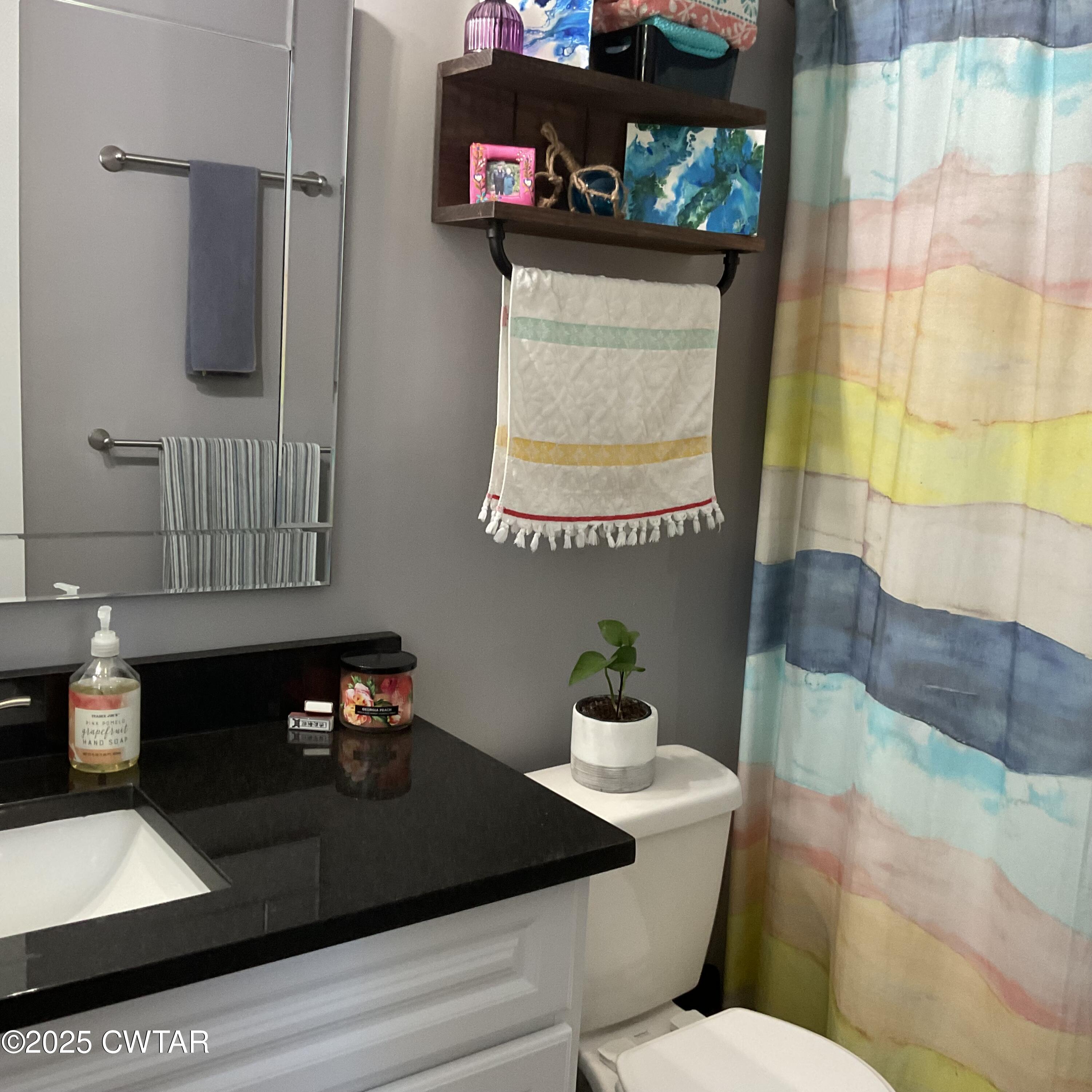 28 Beaver Cove Jackson, TN 38305 - Photo 11 of 18 a living room with furniture and a flat screen tv