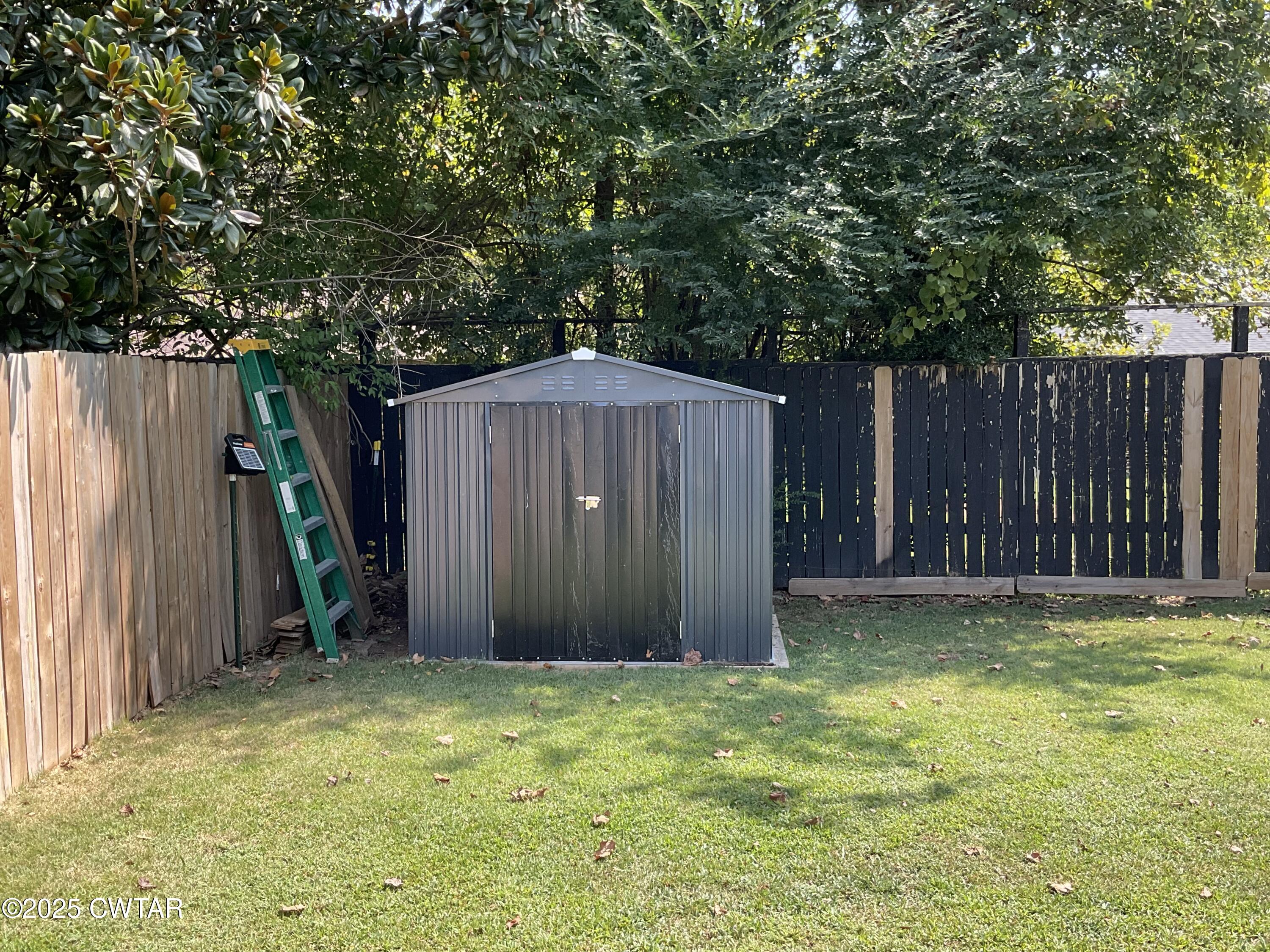 28 Beaver Cove Jackson, TN 38305 - Photo 18 of 18 a view of a backyard with small cabin