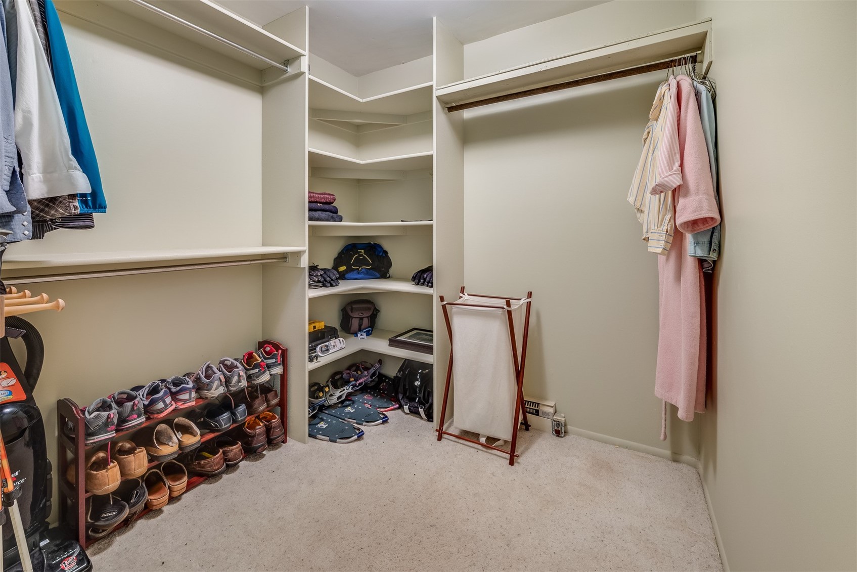 283 Range Road, Unit 2 Breckenridge, CO 80424 - Photo 26 of 31 Primary Bedroom's En-Suite Closet