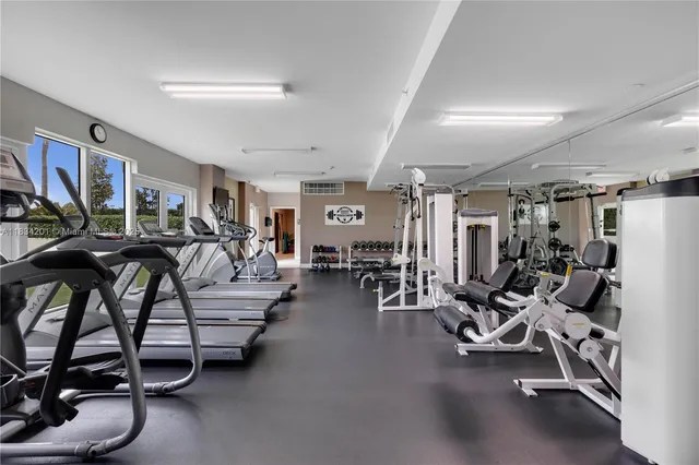 $2,500 | 3000 Coral Way, Unit 513, Miami, FL 33145