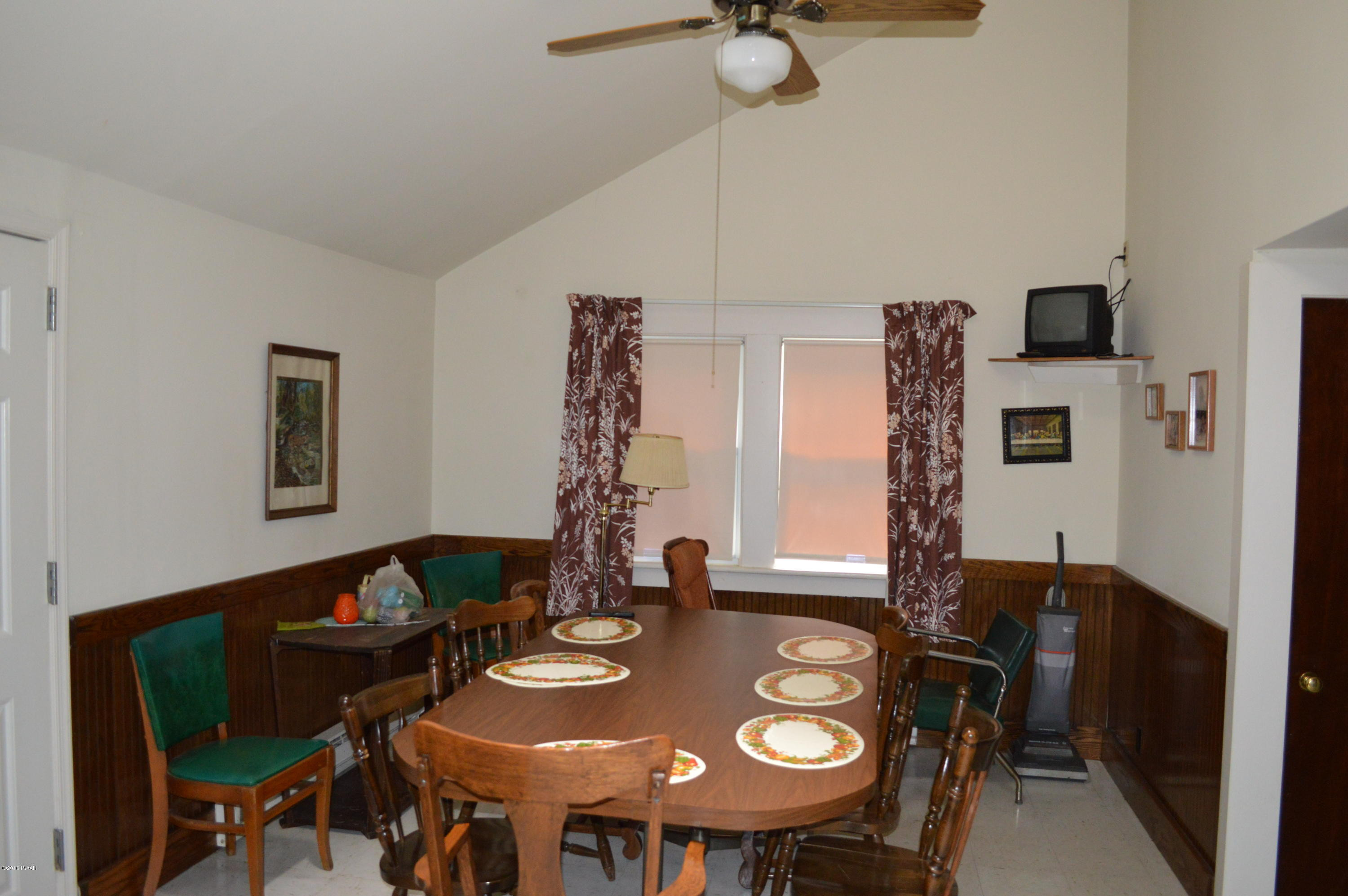 126 Huckleberry Road Newfoundland, PA 18445 - Photo 4 of 18 dining room