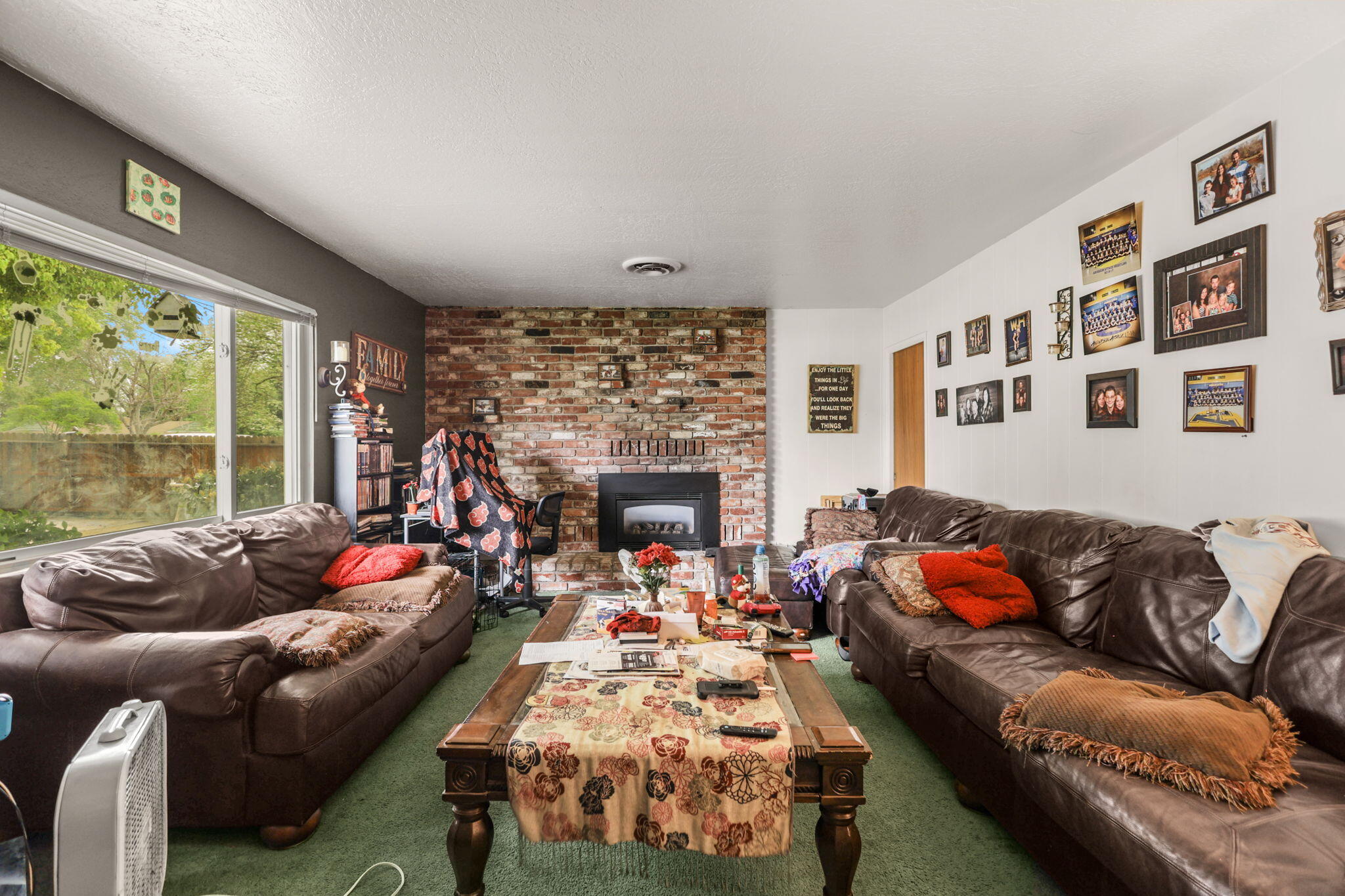 3414 Bardick Road Anderson, CA 96007 - Photo 11 of 36 Living Room