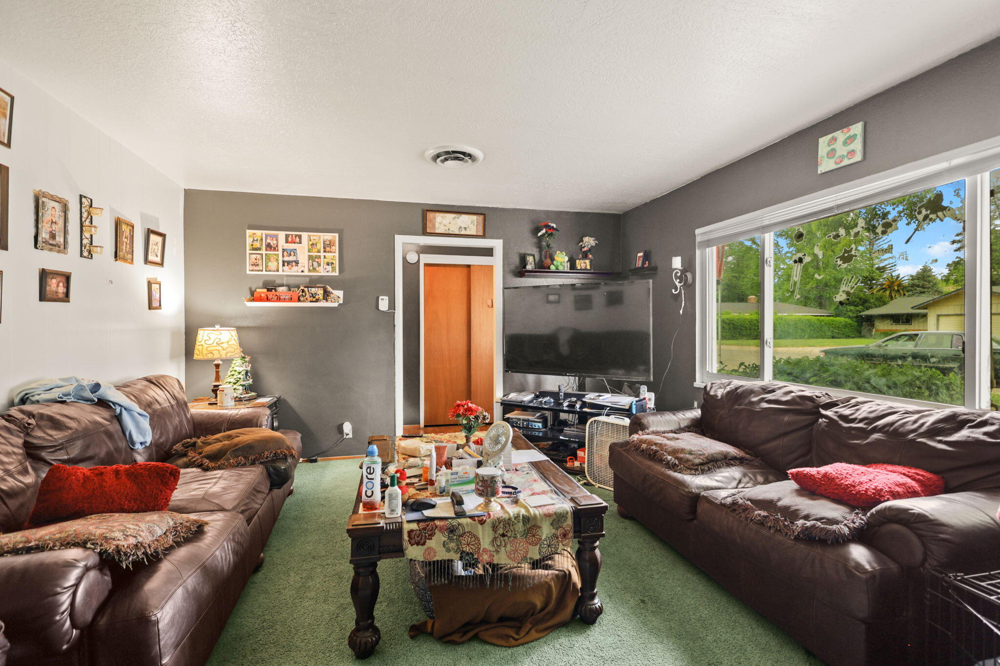 3414 Bardick Road Anderson, CA 96007 - Photo 12 of 36 Living Room