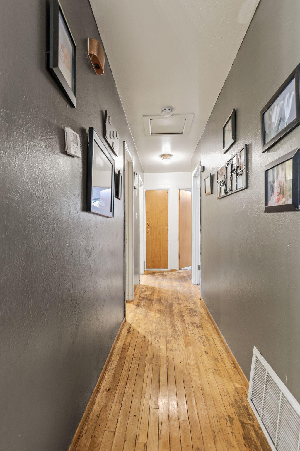3414 Bardick Road Anderson, CA 96007 - Photo 13 of 36 Hallway