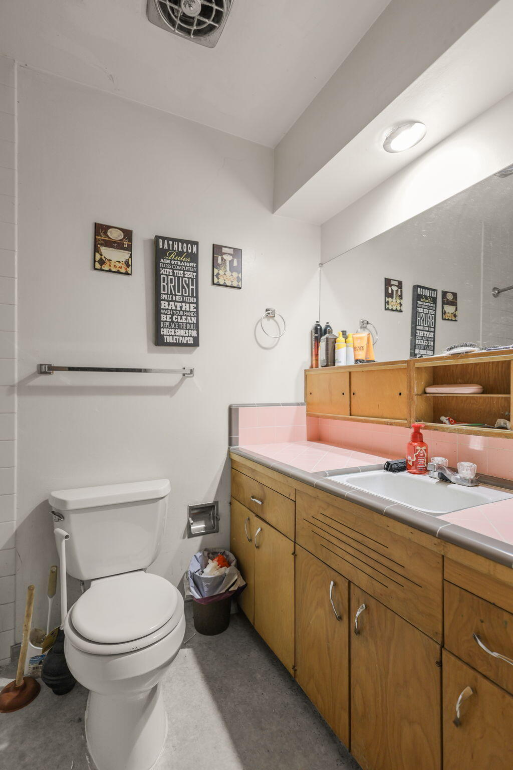 3414 Bardick Road Anderson, CA 96007 - Photo 17 of 36 Bathroom