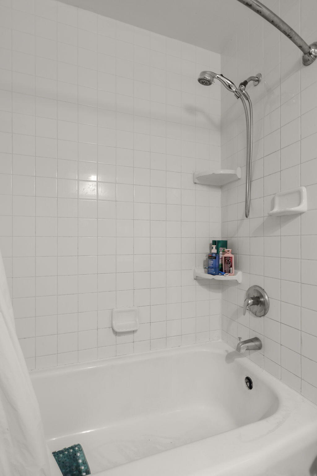 3414 Bardick Road Anderson, CA 96007 - Photo 18 of 36 Shower