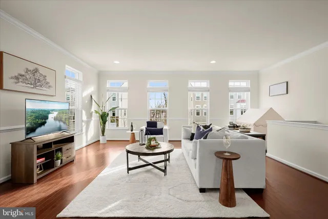 $629,000 | 213 Upper Brook Terrace, Purcellville, VA 20132