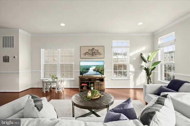 $629,000 | 213 Upper Brook Terrace, Purcellville, VA 20132