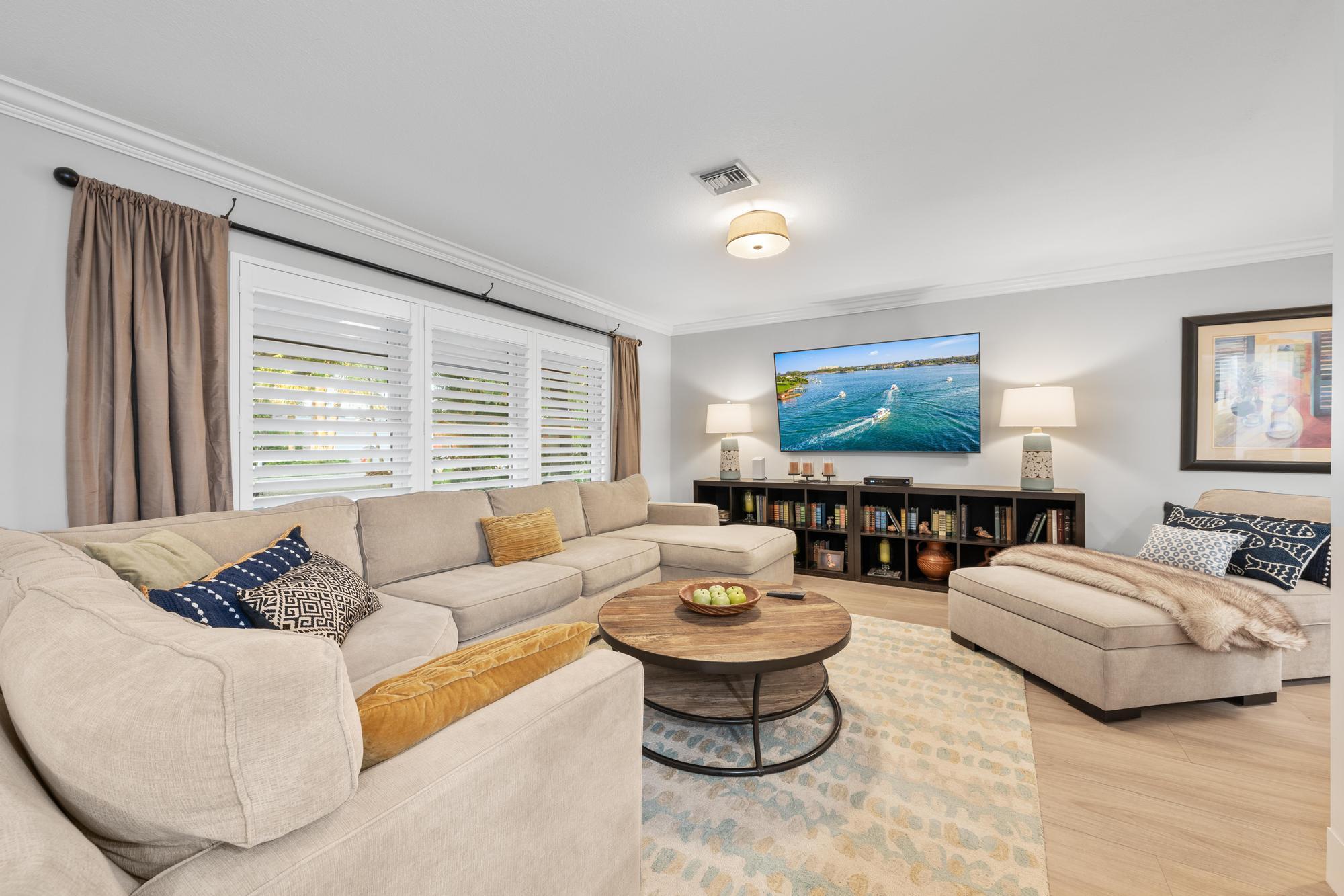 104 Elsa Road Jupiter, FL 33477 - Photo 12 of 33 Living