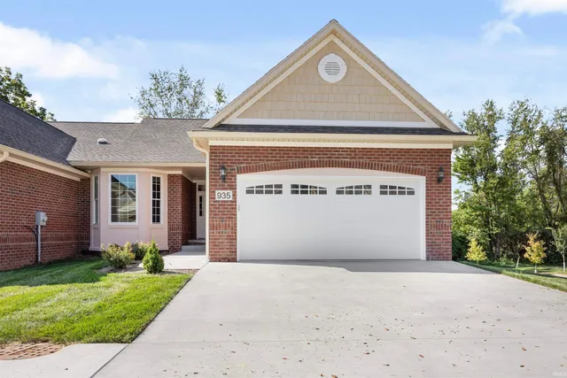 $589,000 | 935 West Baywood Drive, Bloomington, IN 47403