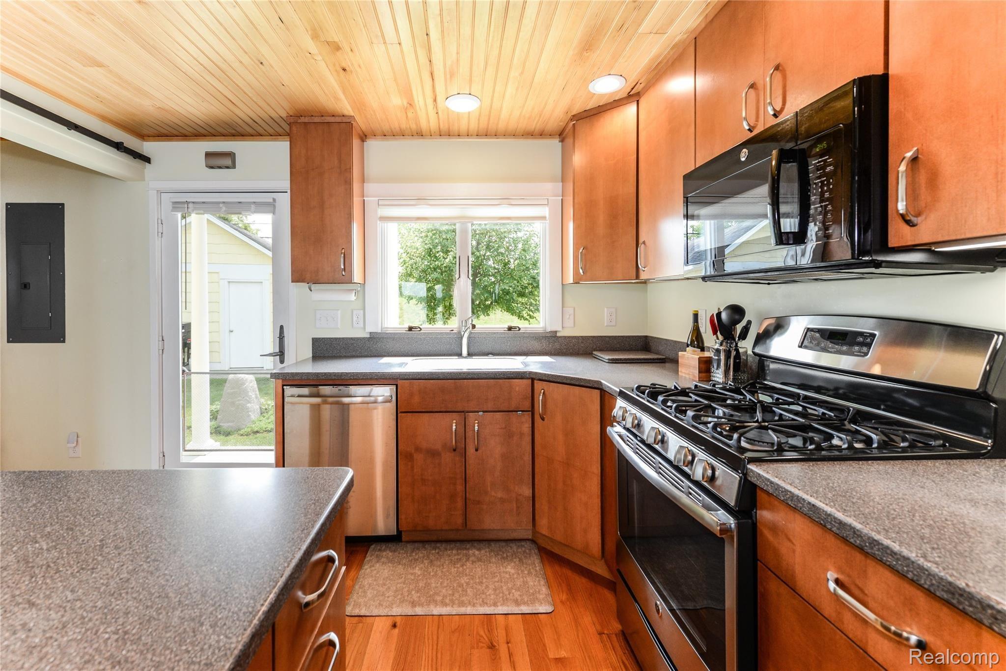 9034 Dexter-Pinckney Road Pinckney, MI 48169 - Photo 16 of 33 DSC_3659.jpg