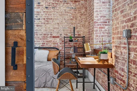 $800,000 | 515 North Washington Street, Unit 105, Alexandria, VA 22314