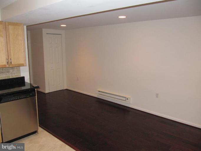 1841 California Street Northwest Washington, DC 20009 - Photo 2 of 9 Hallway