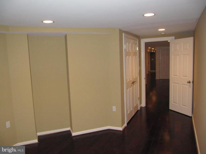 1841 California Street Northwest Washington, DC 20009 - Photo 6 of 9 Entrance / Foyer