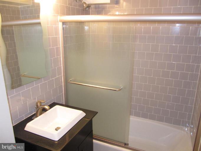 1841 California Street Northwest Washington, DC 20009 - Photo 8 of 9 Bath #1