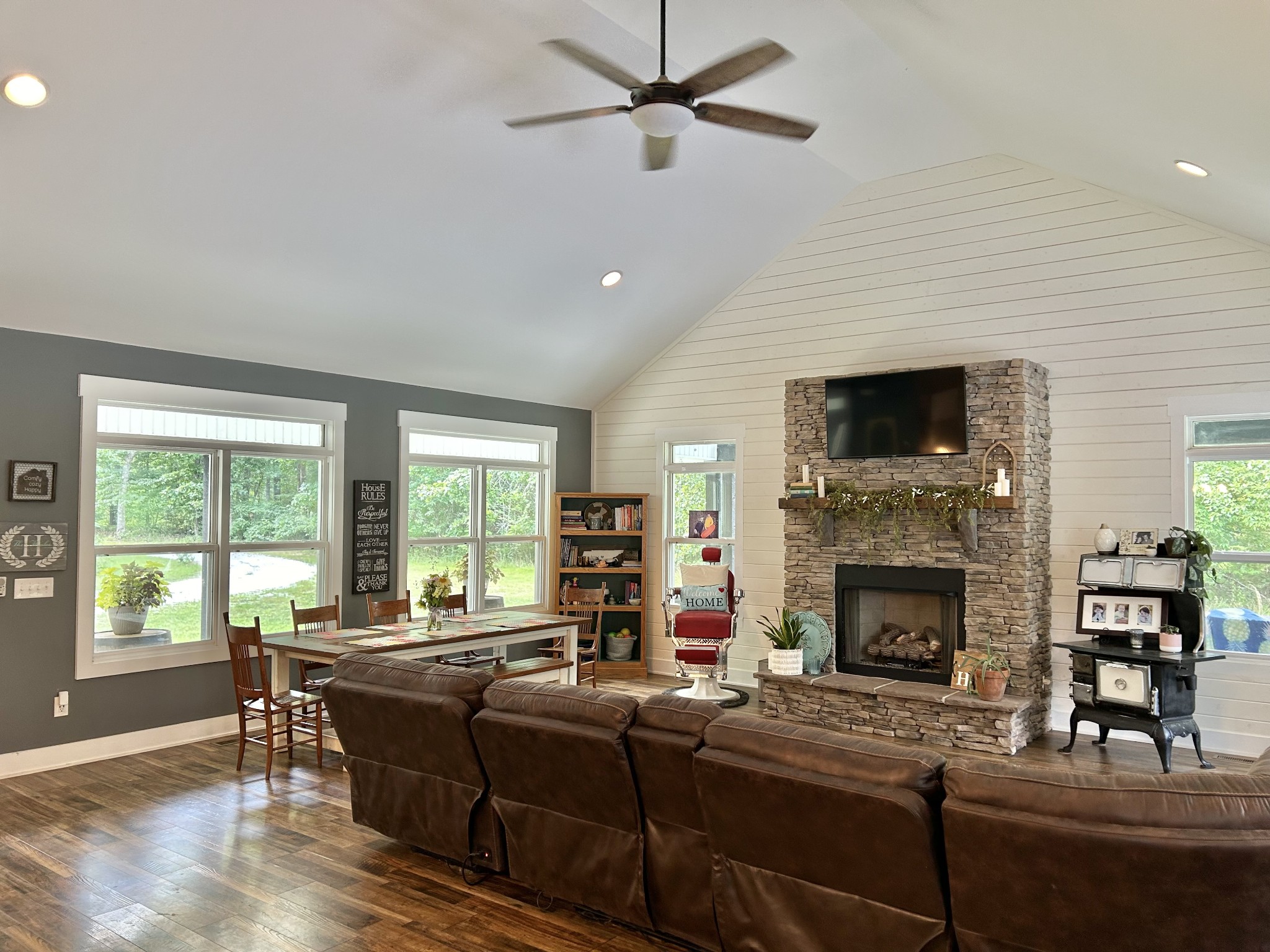 795 Cat Creek Road Manchester, TN 37355 - Photo 12 of 58 a living room with furniture fireplace and window