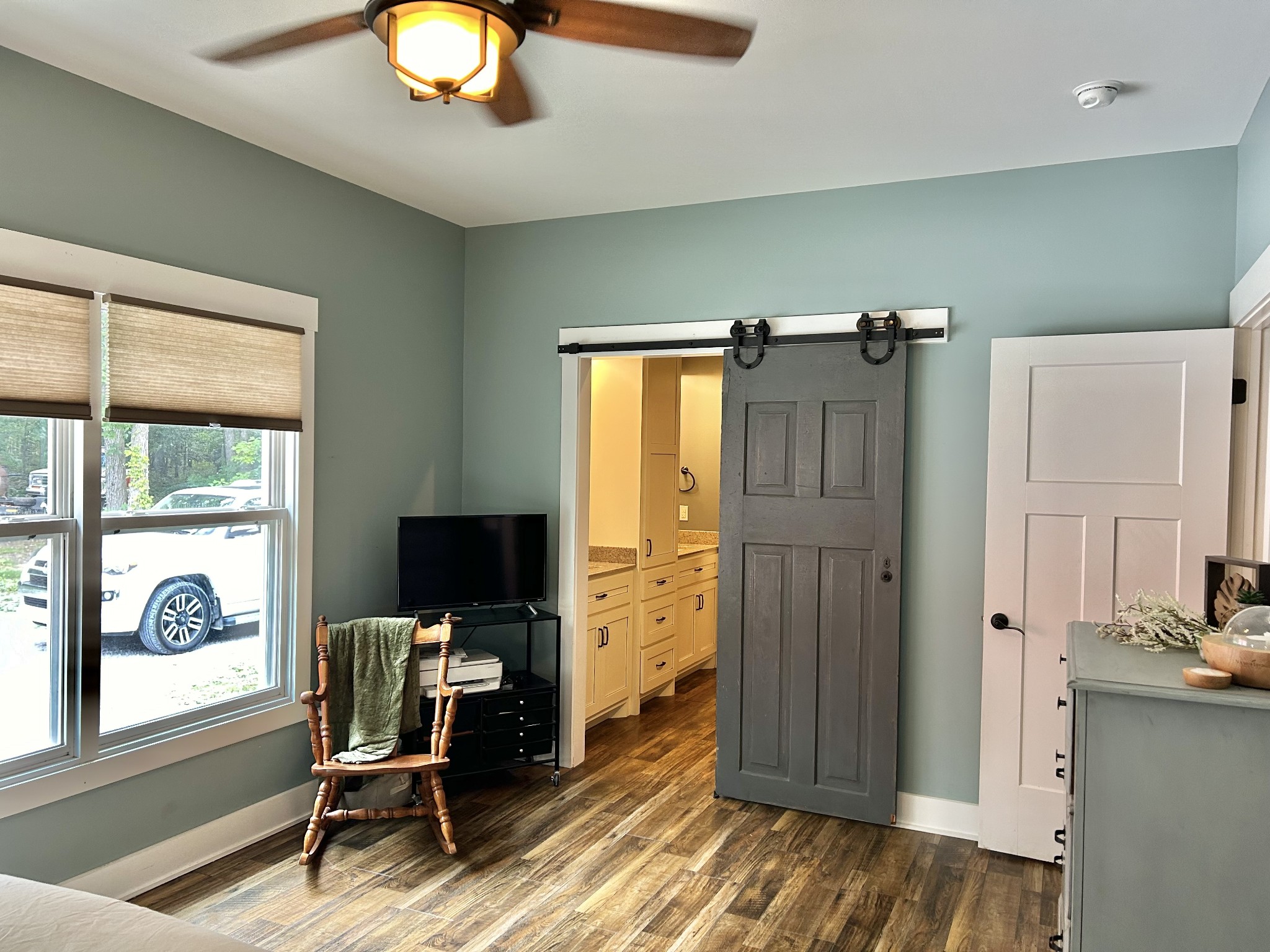 795 Cat Creek Road Manchester, TN 37355 - Photo 26 of 58 a view of a livingroom with furniture and entryway