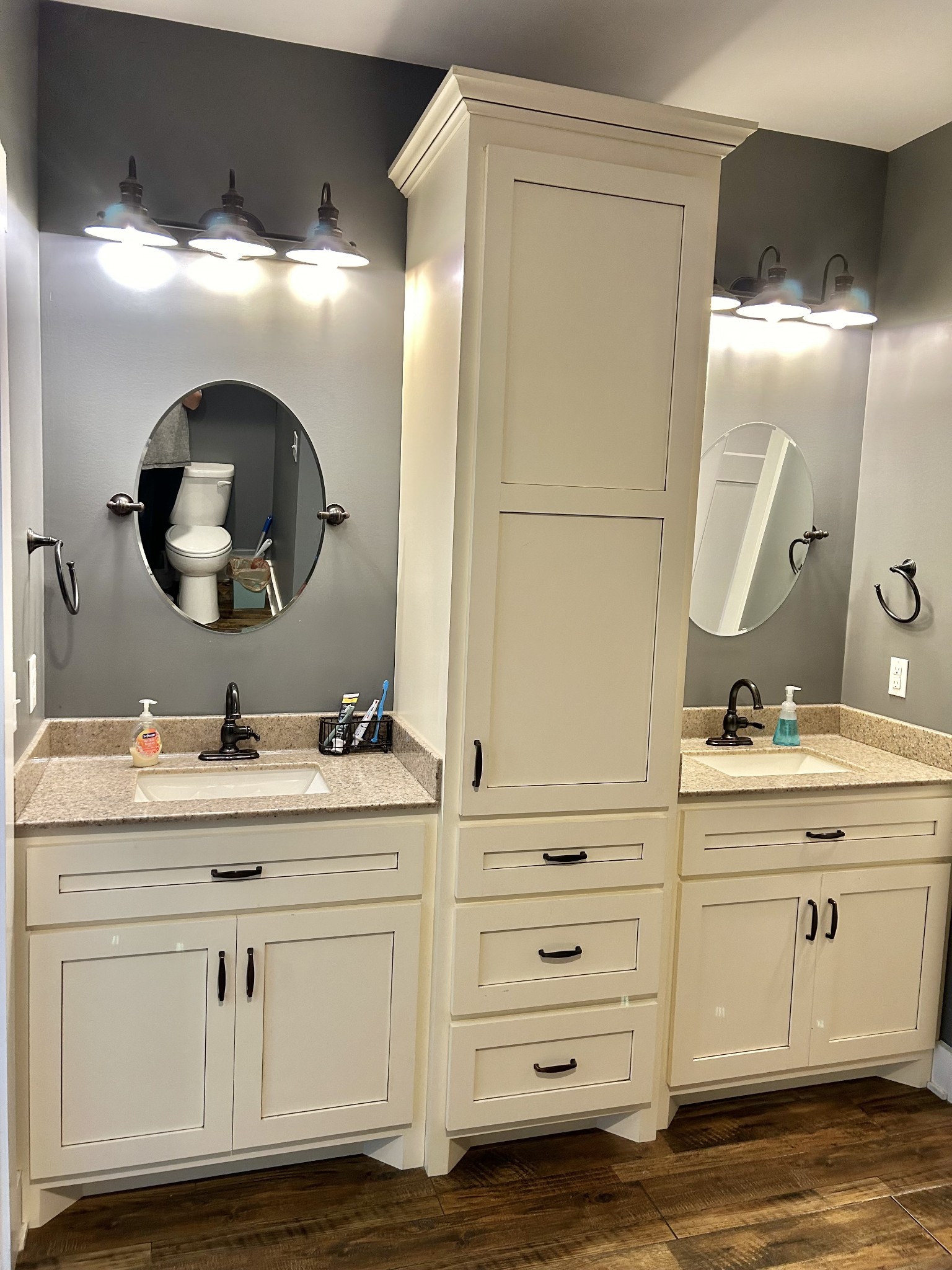 795 Cat Creek Road Manchester, TN 37355 - Photo 29 of 58 a bathroom with a sink and a mirror