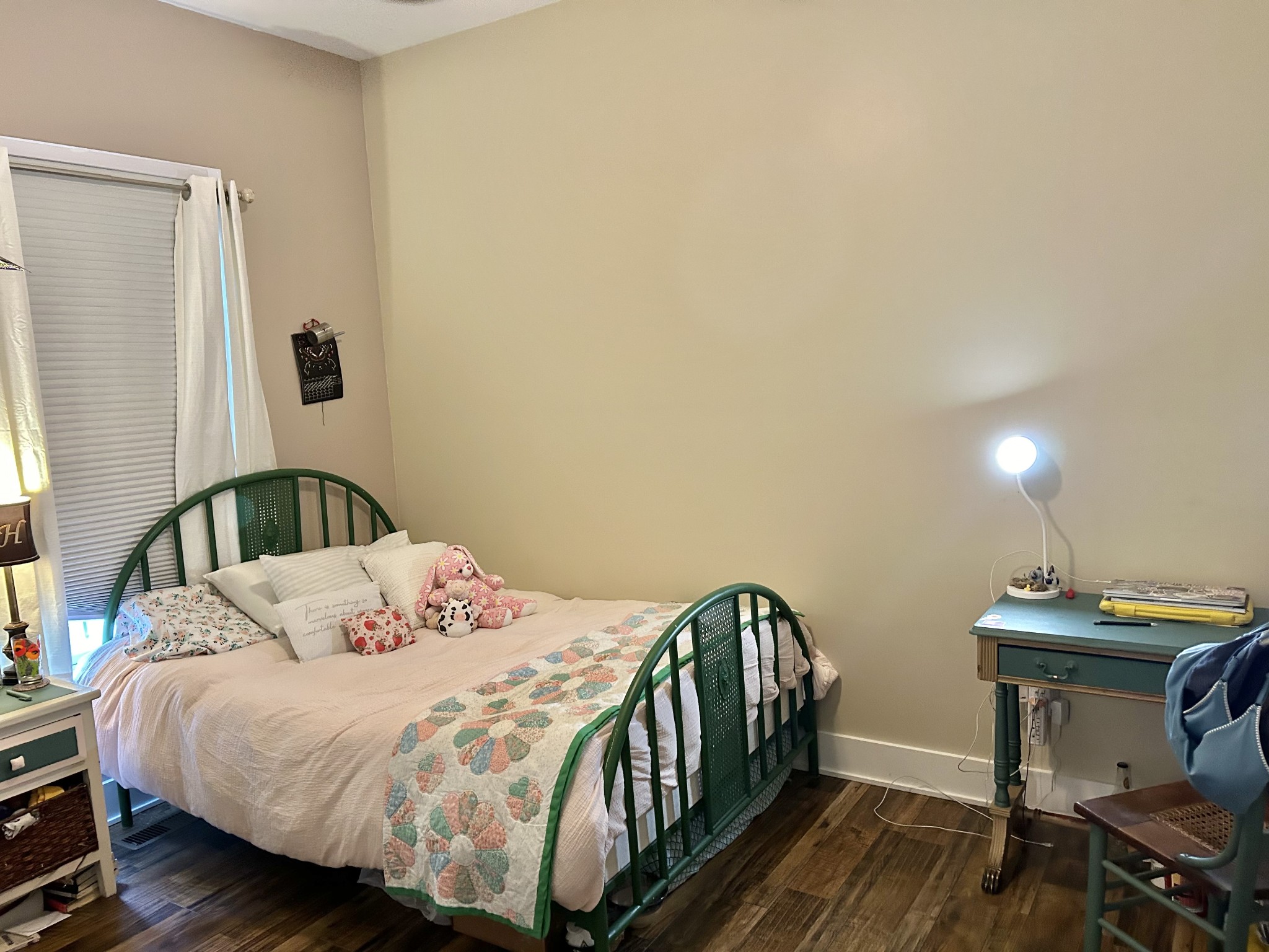 795 Cat Creek Road Manchester, TN 37355 - Photo 32 of 58 a bedroom with a bed and a table