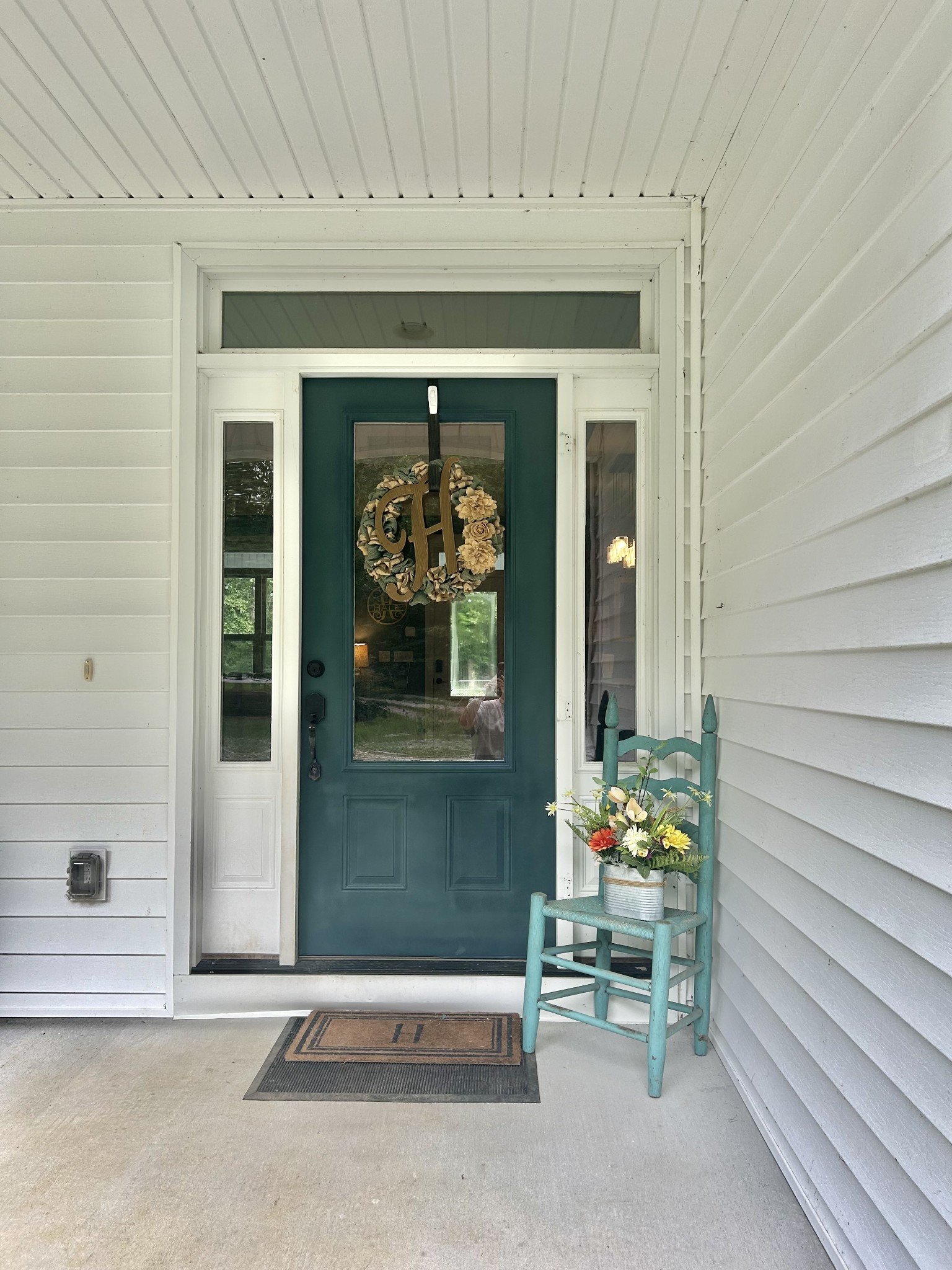 795 Cat Creek Road Manchester, TN 37355 - Photo 8 of 58 a front view of a house with outdoor seating