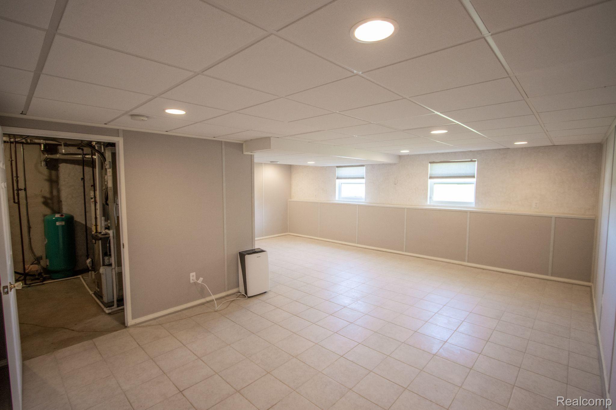 9137 North Nicholson Road Fowlerville, MI 48836 - Photo 11 of 17 Gallery Image 11