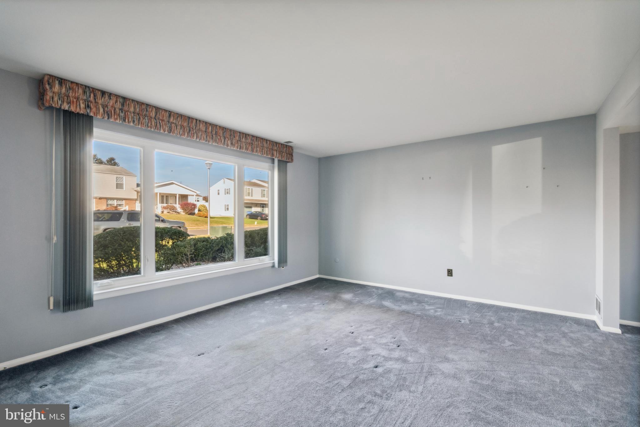 3140 Bogle Road Bensalem, PA 19020 - Photo 3 of 15 Living room