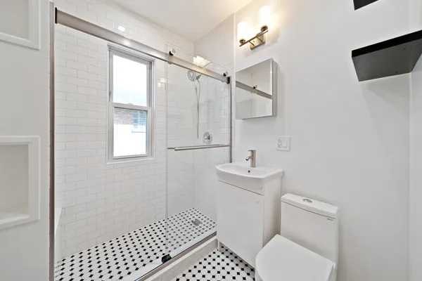 $2,350 | 616 Circle Avenue, Unit 1, Forest Park, IL 60130