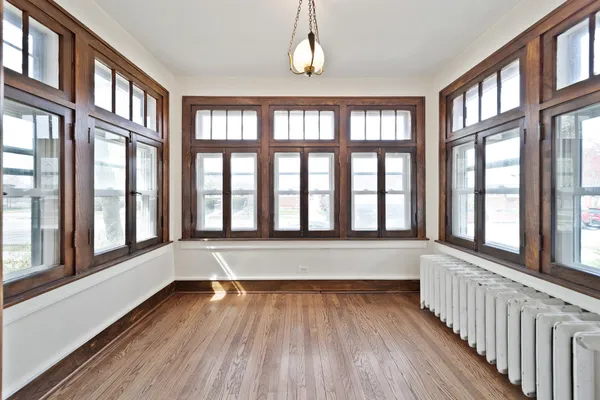 $2,350 | 616 Circle Avenue, Unit 1, Forest Park, IL 60130