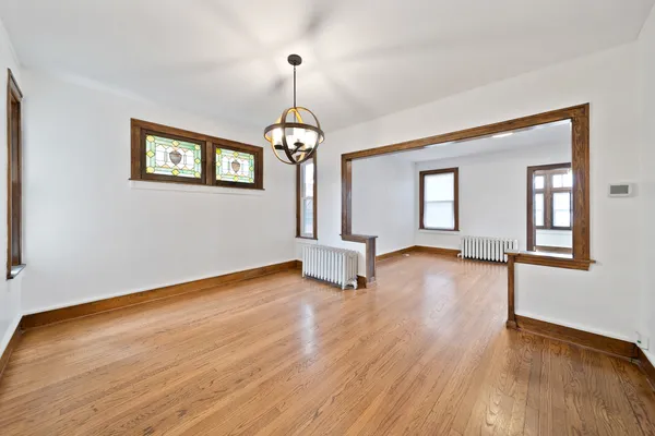 $2,350 | 616 Circle Avenue, Unit 1, Forest Park, IL 60130
