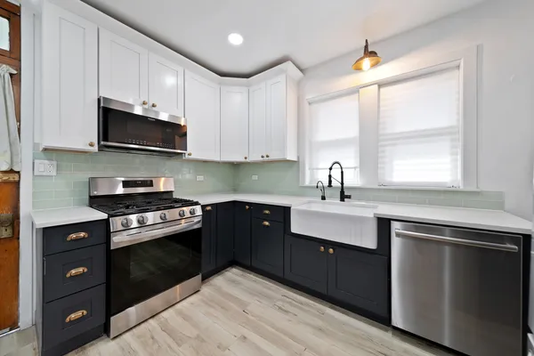$2,350 | 616 Circle Avenue, Unit 1, Forest Park, IL 60130