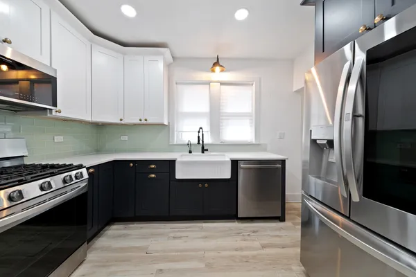 $2,350 | 616 Circle Avenue, Unit 1, Forest Park, IL 60130