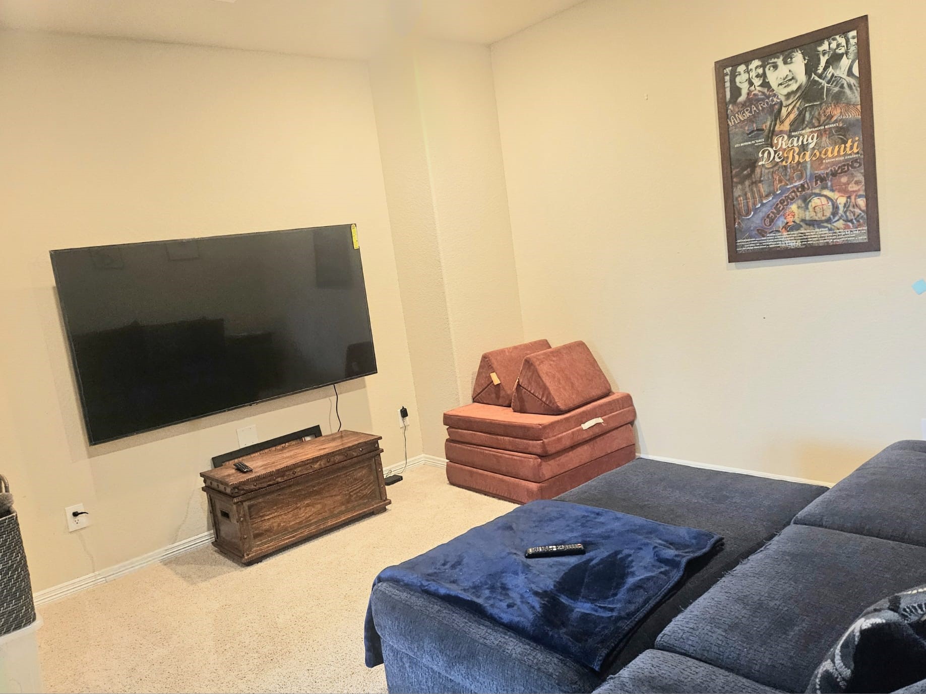 5206 Jacob Ridge Court Sugar Land, TX 77479 - Photo 31 of 42 a living room with furniture and a flat screen tv