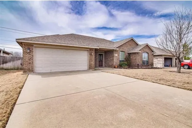 $314,900 | 617 Bretts Way, Burleson, TX 76028
