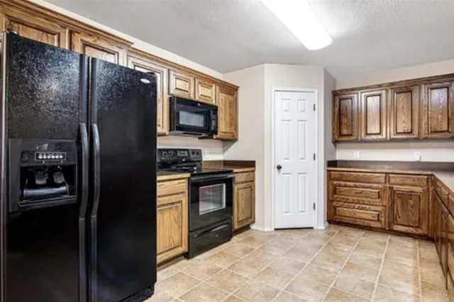 $314,900 | 617 Bretts Way, Burleson, TX 76028