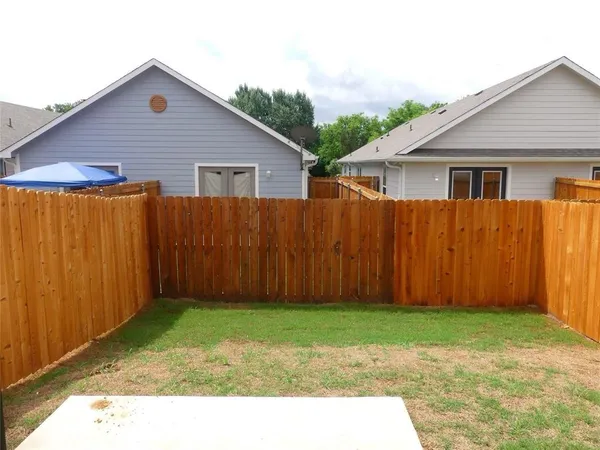 $1,400 | 608 East College Street, Unit 608, Sherman, TX 75090