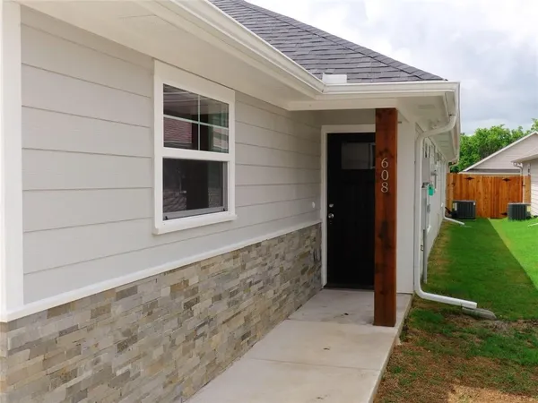 $1,400 | 608 East College Street, Unit 608, Sherman, TX 75090
