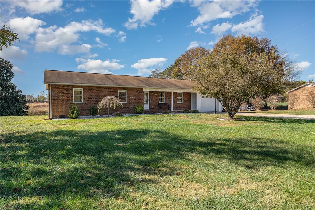 4104 Wickenham Road Walkertown, NC 27051 - Photo 3 of 30 Gallery Image 3