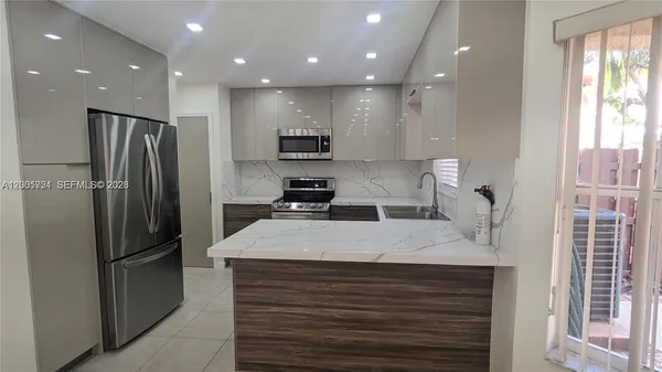 $3,850 | 213 East Forest Oak Circle, Unit 213, Davie, FL 33325