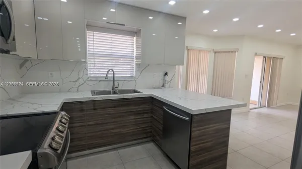 $3,850 | 213 East Forest Oak Circle, Unit 213, Davie, FL 33325