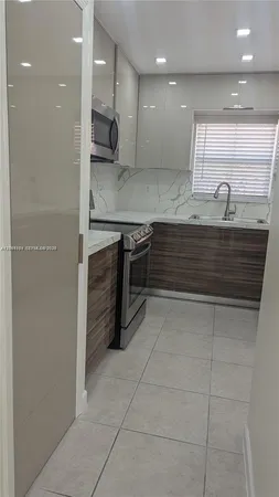 $3,850 | 213 East Forest Oak Circle, Unit 213, Davie, FL 33325