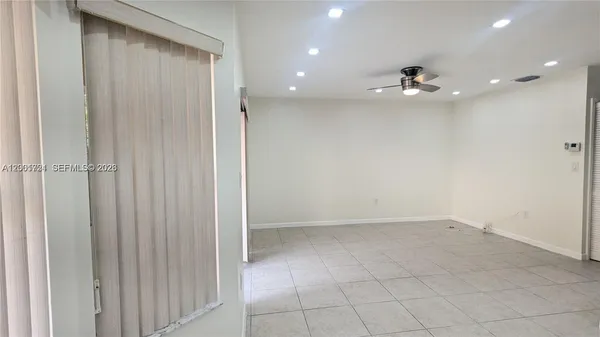 $3,850 | 213 East Forest Oak Circle, Unit 213, Davie, FL 33325