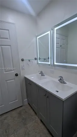 $3,850 | 213 East Forest Oak Circle, Unit 213, Davie, FL 33325