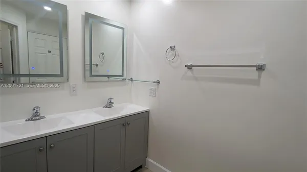 $3,850 | 213 East Forest Oak Circle, Unit 213, Davie, FL 33325