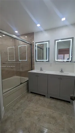 $3,850 | 213 East Forest Oak Circle, Unit 213, Davie, FL 33325