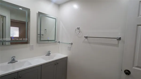 $3,850 | 213 East Forest Oak Circle, Unit 213, Davie, FL 33325