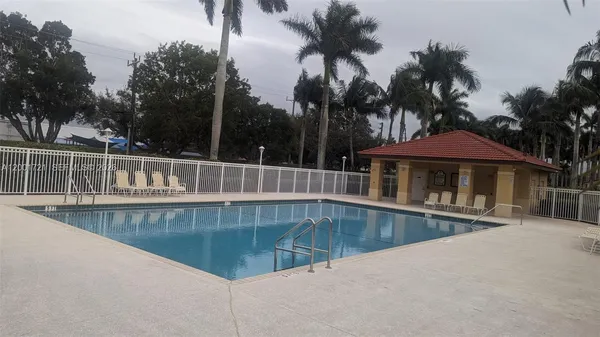 $3,850 | 213 East Forest Oak Circle, Unit 213, Davie, FL 33325