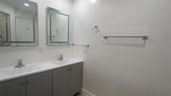 $3,850 | 213 East Forest Oak Circle, Unit 213, Davie, FL 33325